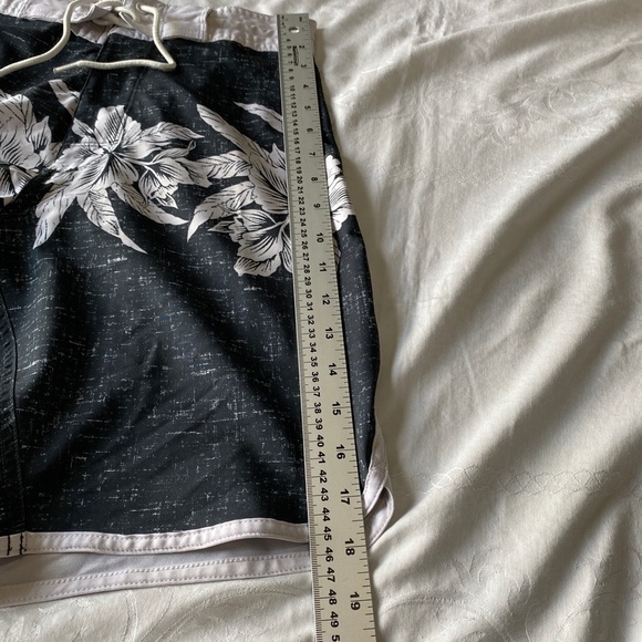 Old Navy Green Flowers Men's Board Shorts Size 28 Swim Surf - Picture 10 of 11